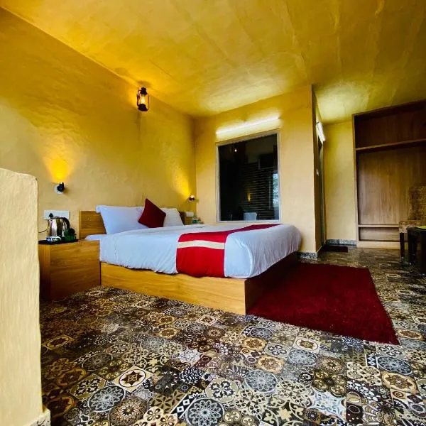 Staycation Premium Mud House with Balcony Mashobra - A Nature Retreat, hotel in Shimla