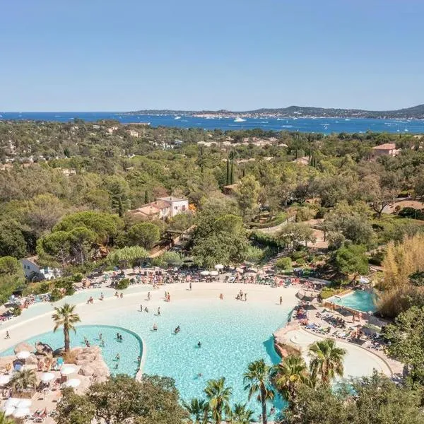 Jolie appartement PIERRE & VACANCES avec vue sur mer St TROPEZ, hótel í Grimaud