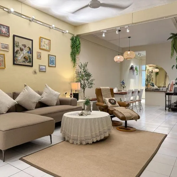 3 Bedroom NORDIC HOME Full Kitchen 8 MINS to MRT & JODD Fair & near RCA, hotel v destinaci Bangkok