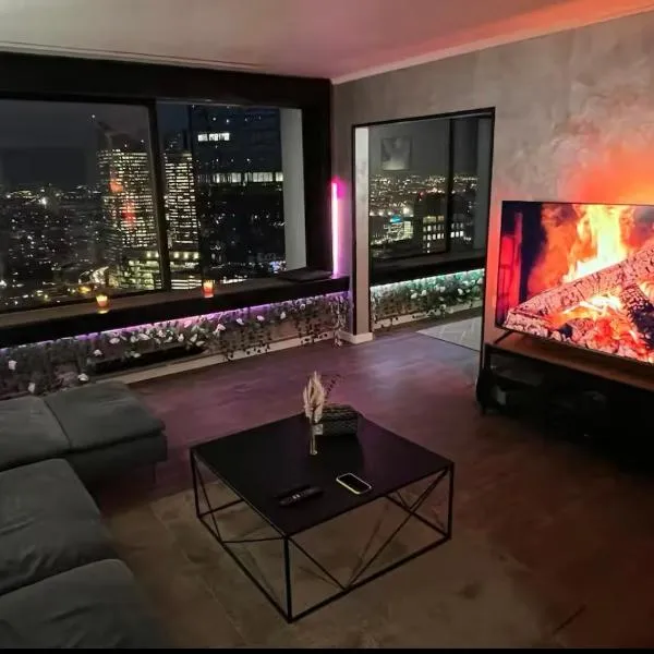 Netflix & sky jacuzzi, ξενοδοχείο σε Puteaux