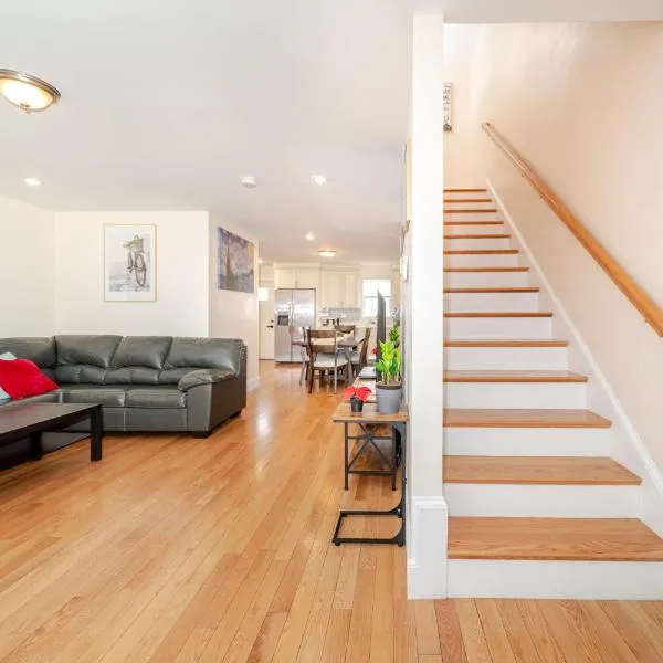 41 - 3BR Quincy - Lovely & Spacious Townhouse near Boston – hotel w mieście Quincy