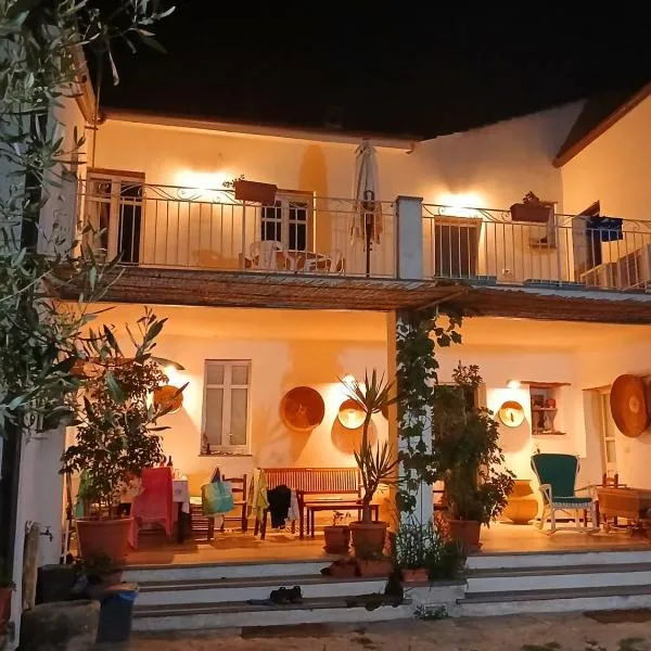 Traditional house Zia Dina, hotel v destinaci Mògoro