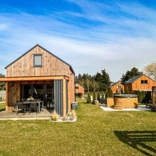 Modern house with private hot tub, hôtel à Kołczewo