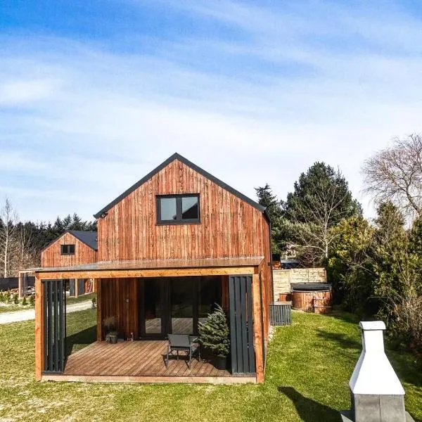 TOP house with private HOT TUB-near sea, lakes and forest, hotel v mestu Kołczewo