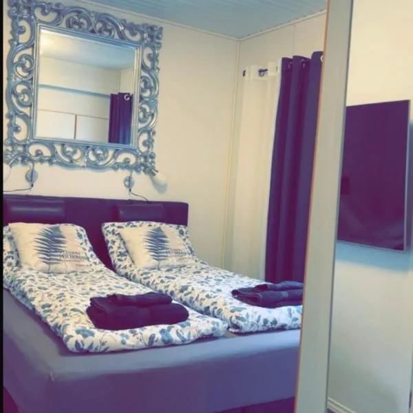 Pronssi Villa, Vuokatin ytimessä sisältyy Ilmainen pysäköinti, Sauna, etu terassi ja piha alue, Wi-Fi, SmartTV, Hotel in Vuokatti
