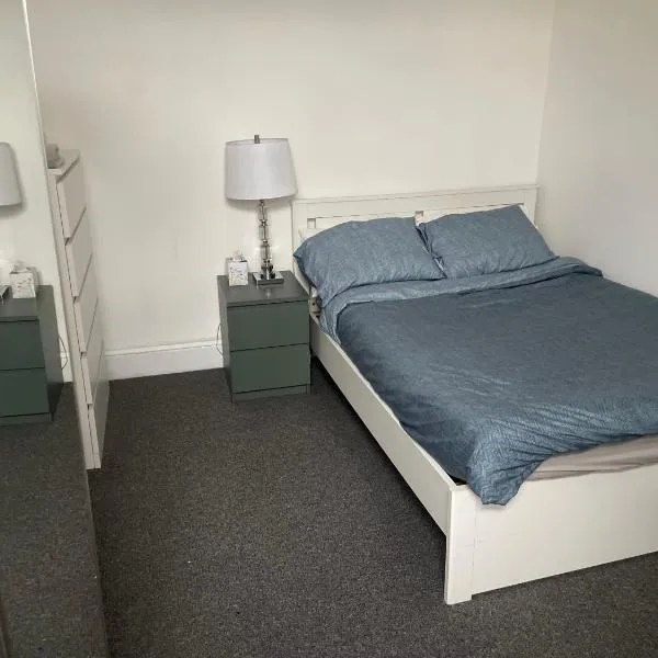 Room close to City and Hospital, hotel in Cardiff