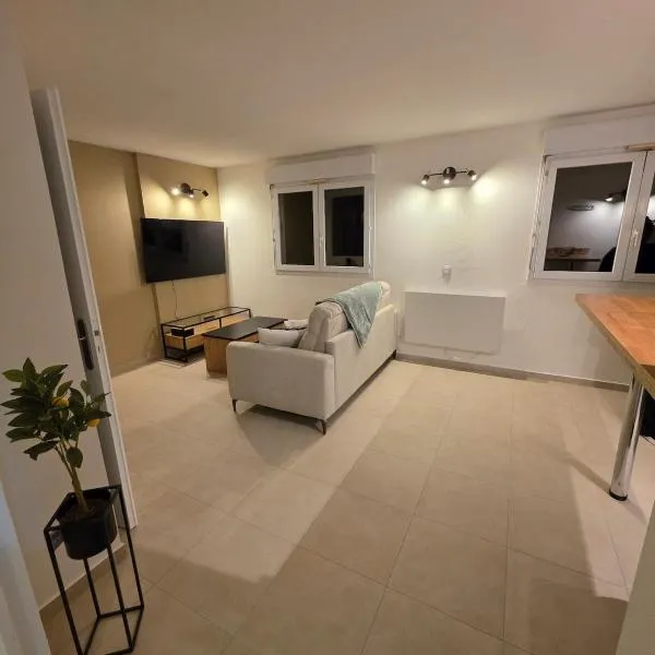 Appartement rénové proche plage, hotel in Cannes