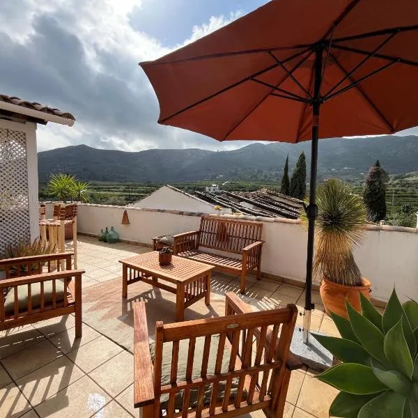 Maison de village avec roof top, hotel in Adsubia