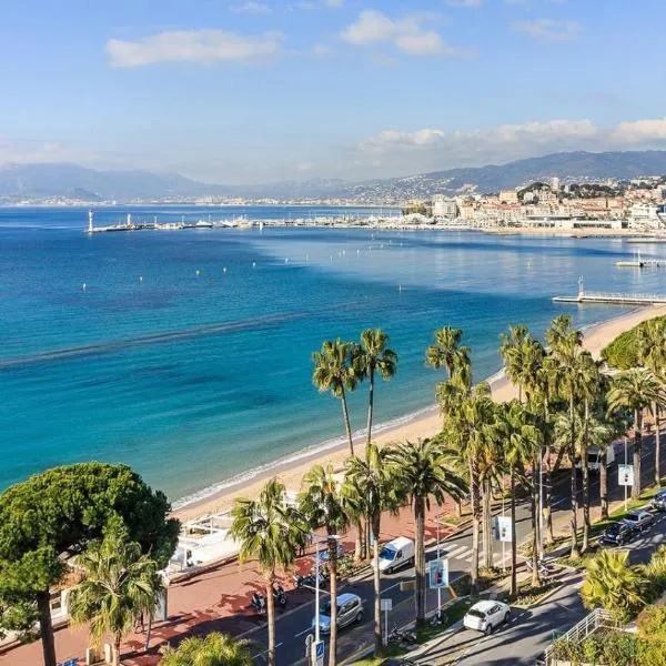 2 Bedrooms appartement entièrement rénové Cannes - 200m de la plage โรงแรมในคานส์