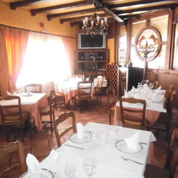 Hostal Los Galgos, hotel v destinaci Yepes