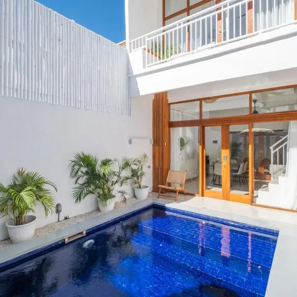 OG Cruz - Central & Stylish Canggu Pool Villa - Sleeps 7, hôtel à Canggu