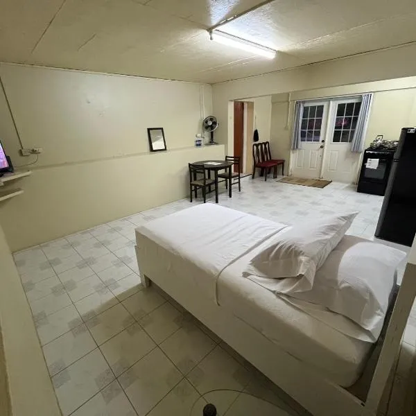 Old Town Studio with Separate Affiliated Pool House, khách sạn ở Old Towne