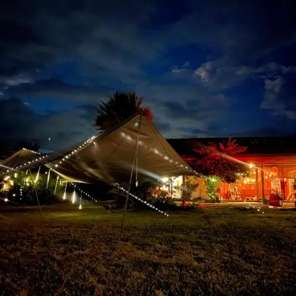 Las tejas holístico Angol, hotel in Huequén