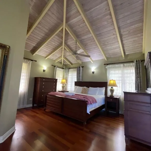 Luxury Spacious Villa with Aircon and Pool Table, hotel en Olveston