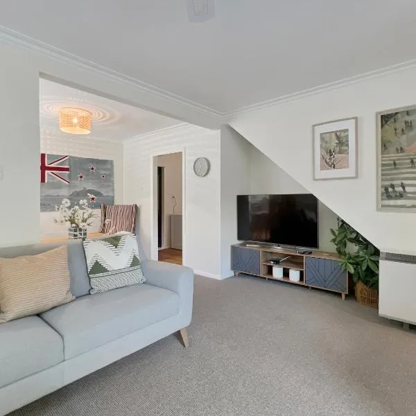 6 Beds 2 Bathrooms Private Holiday Home, hotel v destinaci Akaroa
