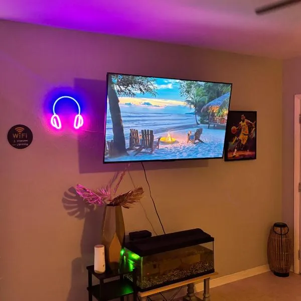 Welcome to my fun artsy space!, hotel in North Miami Beach