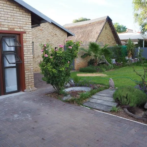 Smirna Guesthouse, hotel in Vryburg