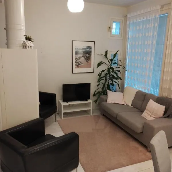 Semidetached house, 15 min from airport, sauna、ヴァンターのホテル
