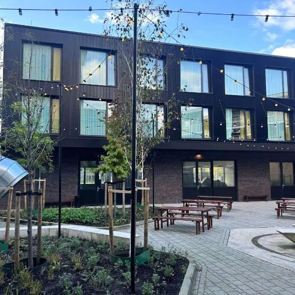 Moloko, modern designed sleep & shower hotel in city center, Digital key by SMS, hotel in Enschede