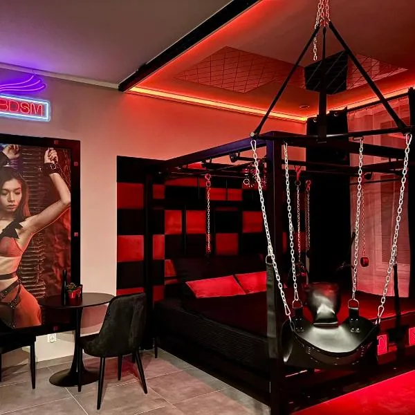 Apartament BDSM - RED BOX - Cieszyn - ADULTS ONLY, hotel a Cieszyn