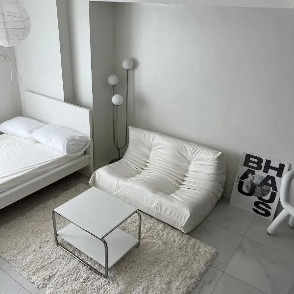 Cloud Space Studio near Eastwood, hotel in Manila