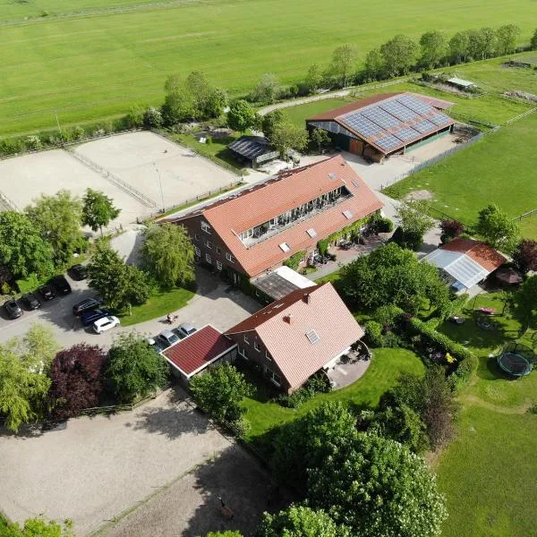 Traberhof - Landurlaub in seiner schönsten Form - freies Reiten inbegriffen - Hunde willkommen - Sauna im Haus - Kanuverleih - tolle Radwege - Deich in Sichtweite, hotel in Wangerland
