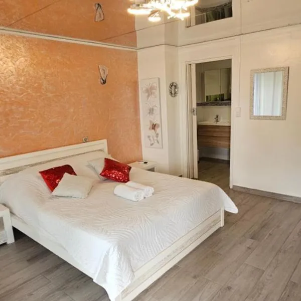 REVE BLEU DreamS PARADISE STUDIOS CONFORT ET SUITE BAIGNOIRE, hotel v destinaci Le Diamant