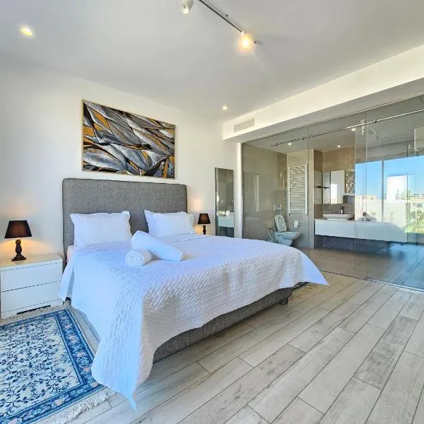 Stylish luxe house with gardens in la Marsa โรงแรมในลาร์มาร์ซา