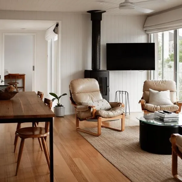 Eco Shipping Container Home, hotel in Kilcunda