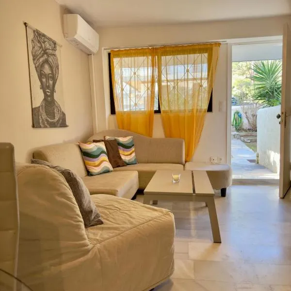 2' from Beach Cozy & Renovated Maisonette, hotel v destinaci Porto Rafti