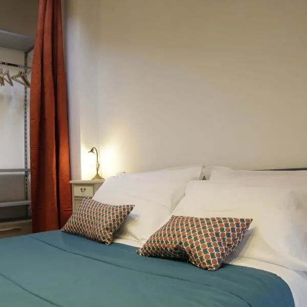 Midnight blues for 3 people near the airport, hotel v destinaci Azzano San Paolo
