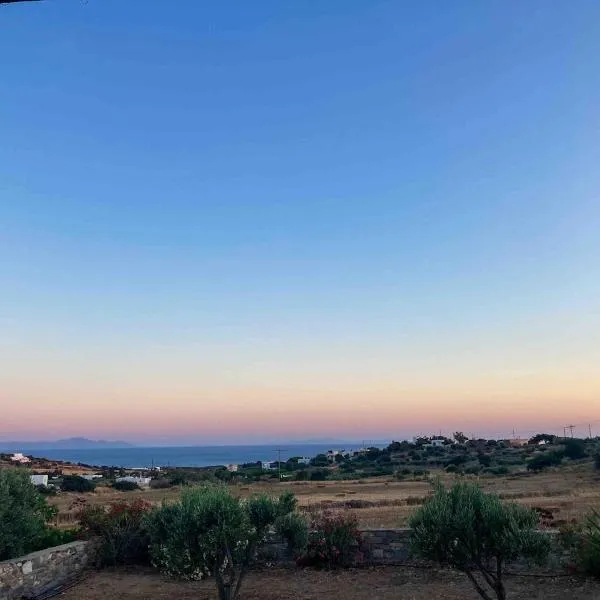 Lizzy's Escape 1st floor, hotel in Kampos Paros