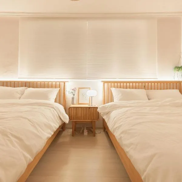Nldam stay Seoul stn 8min Hongdae 1stop Dongdaemun Myeongdong Gangnam홍대입구1정거장 동대문,명동,강남 인접, hotel v Soulu