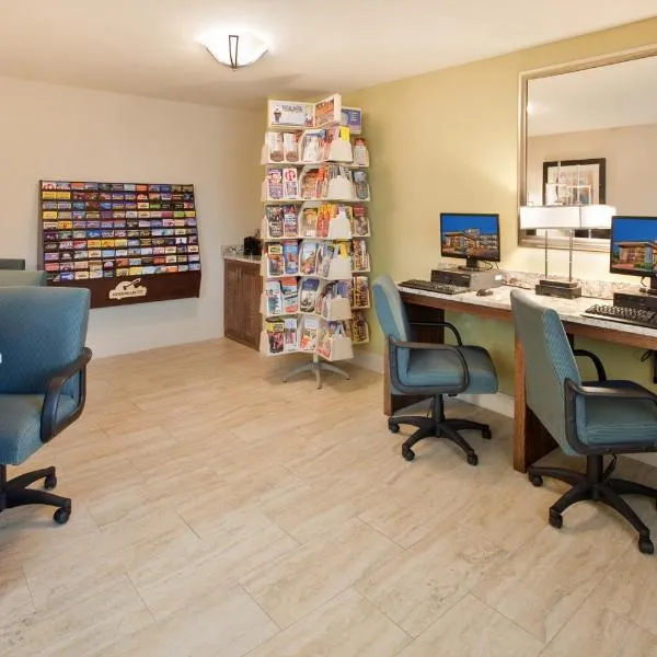 Holiday Inn Express Hotel & Suites Branson 76 Central by IHG, hotel in Branson