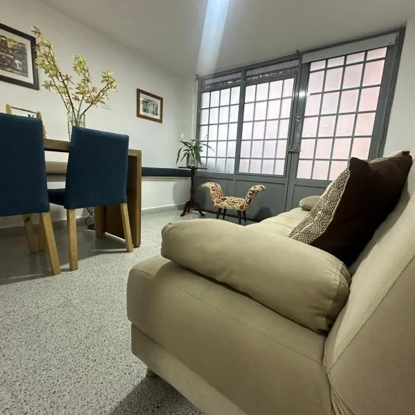 loft cerca a laureles, WIFI, cerca metro y GUARDA EQUIPAJE GRATIS!!, hotel in Medellín