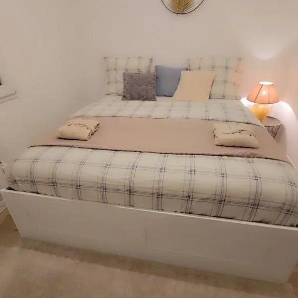 Chambre, hotel in Saint-Julien-de-Concelles