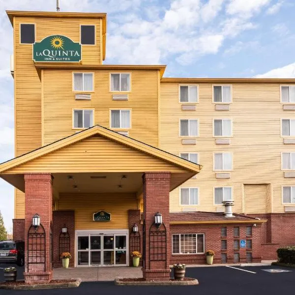 ラ キンタ イン & スイート ポートランド エアポート（La Quinta by Wyndham Portland Airport）、ポートランドのホテル
