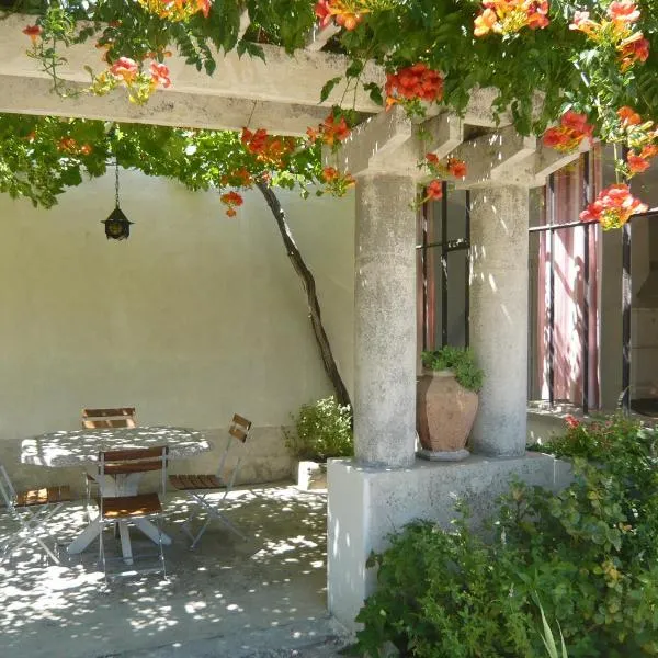 马斯乐德拉弗尔迪埃度假屋，位于阿维尼翁的酒店