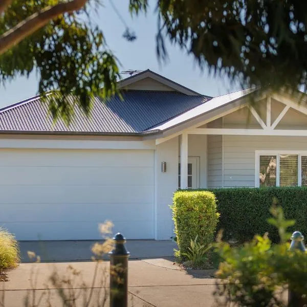 Luxury Golfers Escape Yarrawonga, hotel in Yarrawonga