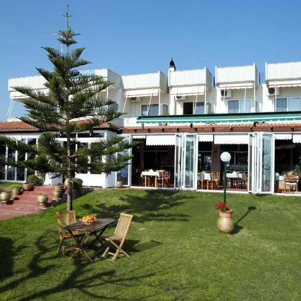 Evoikos beach & resort, hotel in Tragána