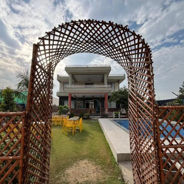 GoBravo 11 - 6BHK Farm with Pool and Garden - Gurgaon, hotel v destinaci Gurgáon