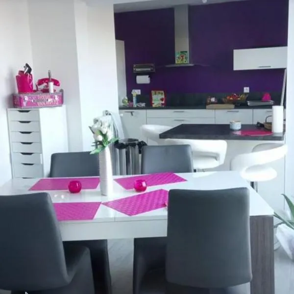 L'instant présent - Chambre Alyzée, hotel v destinaci Salbris