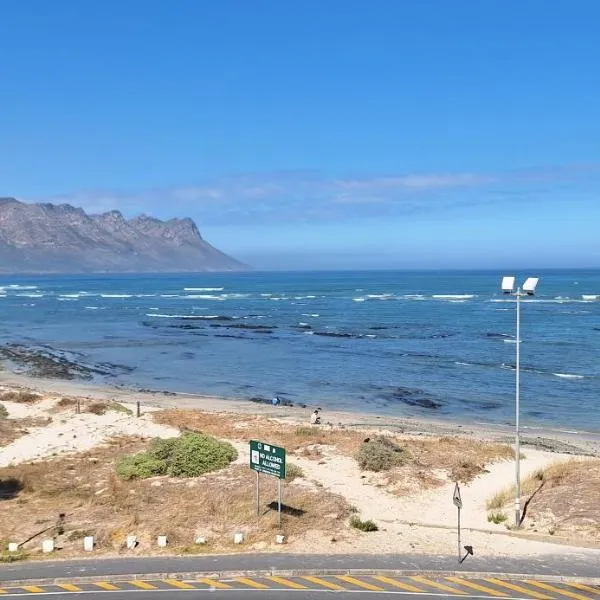 210 at Beach, Hotel in Strand