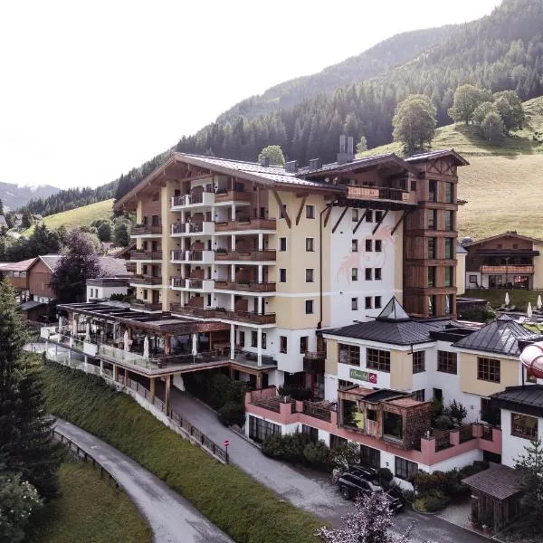Familienresort Ellmauhof - das echte All Inclusive，薩爾巴赫－欣特爾格勒姆的飯店
