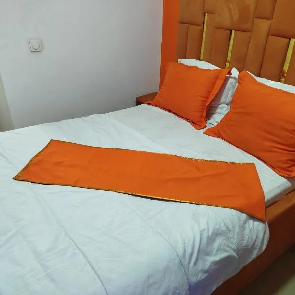 Hôtel Famigni, hotel u gradu 'Douala'