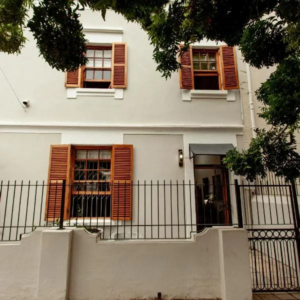 Double Story at 55, hotel v destinaci Graaff-Reinet