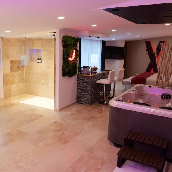 Loveroom de charme avec jacuzzi et sauna, khách sạn ở La Penne-sur-Huveaune