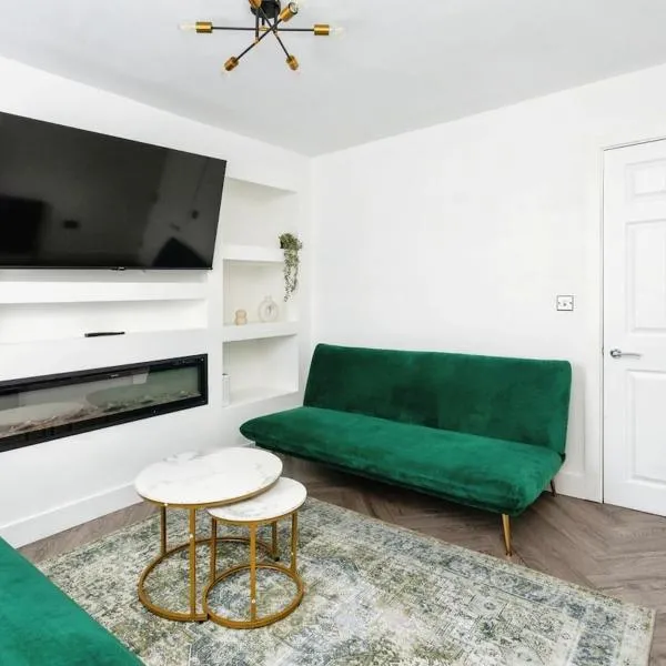 Spacious Stylish House Sleeps 12 in Central Tonbridge, khách sạn ở Tonbridge