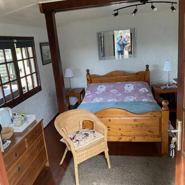 Chambre avec terrasse, hotel in LʼIsle-Jourdain