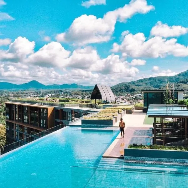 Mida Grande Resort Phuket Official Account, hotel v destinaci Surin pláž